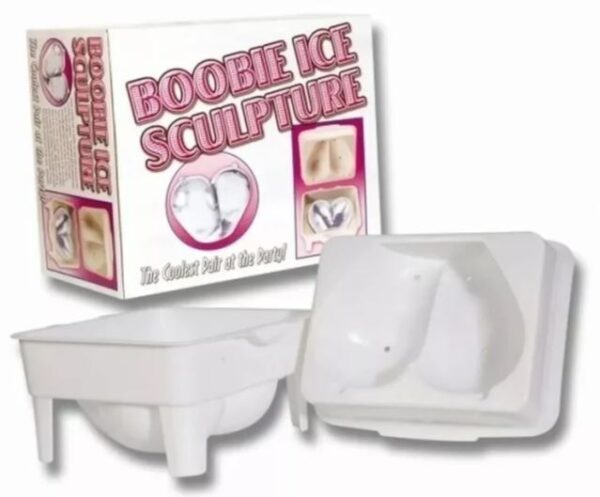 Mega Boobie Jääveistos